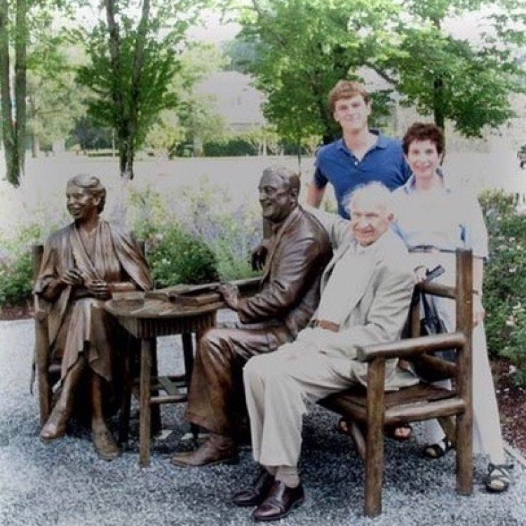 Susan Dunn and others sitting at Eleanor and Franklin statue bench at the FDR Presidential Library